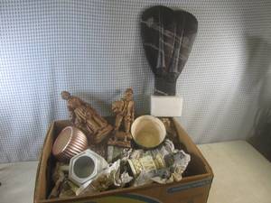 lot 112 image: (A-3) Box of Vintage Ceramic Figure...