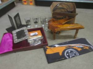 lot 113 image: (BR1) Lot of Misc...