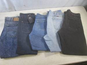 lot 84 image: (CS) 5 Pairs of Jeans - Lee, Mossim...