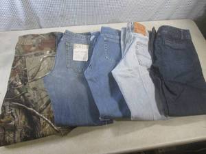 lot 87 image: (CSB) 5 Pair of Jeans - Camo Wrangl...