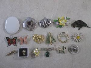 lot 132 image: (CNTR) Assorted Brooches  Pins...