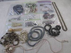 lot 134 image: (CNTR) Assorted Necklaces...