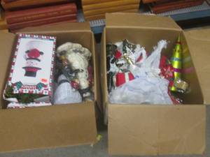 lot 148 image: (EC1) 2 Boxes of Misc Christmas Dec...