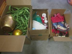 lot 149 image: (EC1) 3 Boxes of Misc Christmas Dec...