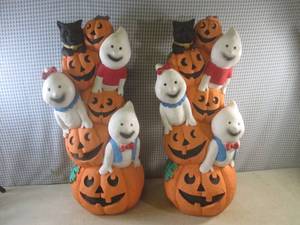 lot 150 image: (FS) 2 Large Pumpkins, Ghosts and B...
