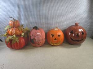 lot 152 image: (BSB) 4 Pumpkin Decor Figures...