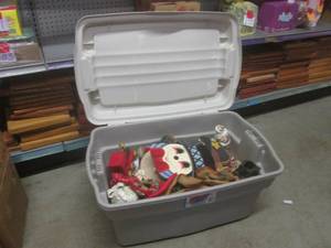 lot 160 image: (EC1) Tote Full of Misc Christmas D...