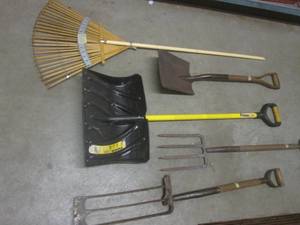 lot 169 image: (BS) Shovels, Forks and Rake...