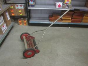 lot 171 image: (FRNT) Vintage Manual Push Reel Law...