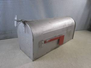 lot 179 image: (EW3) Metal Mail Box 6 12 W x 8 1...