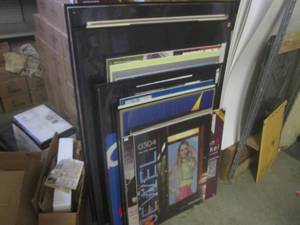 lot 200 image: (EW1) Assorted Sleeved and Boarded ...