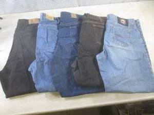 lot 210 image: (BS) 5 Pair of Jeans - Liz Claiborn...