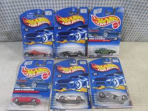 lot 220 image: (EC1) Assorted Hot Wheels in Packag...