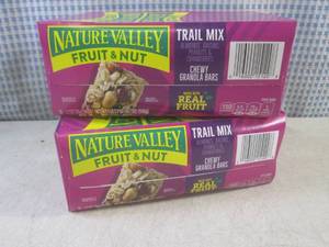 lot 256 image: (B-1) 32 Nature Valley Fruit & Nut ...
