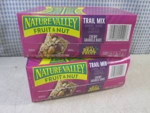 lot 257 image: (B-1) 32 Nature Valley Fruit & Nut ...