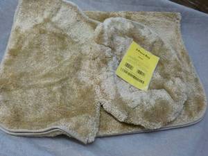 lot 44 image: 3 pc New Linen Color Bath RugSet fr...