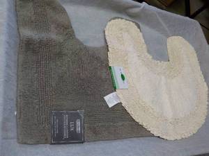 lot 47 image: 2 Contour Bath Rugs new from JCPen...
