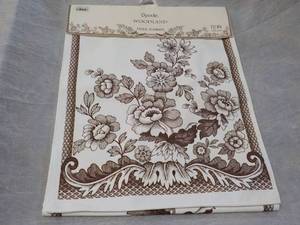 lot 55 image: New Spode Woodland 72 x 15 tableru...