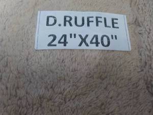 lot 63 image: Double Ruffle Bath Rug 24 x 40 ne...