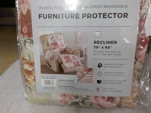 lot 77 image: Floral Patchwork Scalloped Reversib...