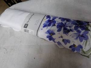 lot 79 image: Bridge 4 pc Placemats new from JCP...