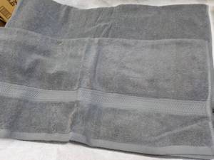 lot 86 image: 2 Grey Bath Towels 27 x 50 new fr...