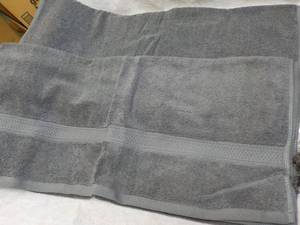 lot 87 image: 2 Grey Bath Towels 27 x 50 new fr...
