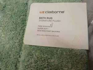 lot 89 image: Liz Claiborne Signature Plush Bath ...