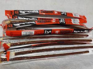 lot 141 image: 13 Wild Original Snack Sticks...