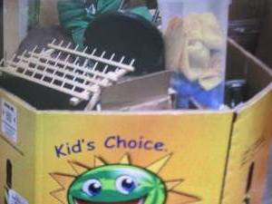 lot 168 image: Pallet of unclaimed or unsold goods