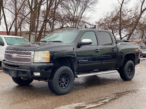 lot 10 image: 2010 CHEVROLET SILVERADO 1500 LTZ 4x4  No Accidents (NO RESERVE)