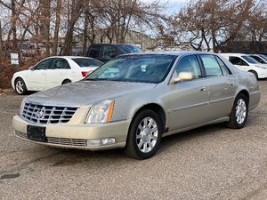 lot 19 image: 2009 CADILLAC DTS PREMIUM LUXURY (NO RESERVE)