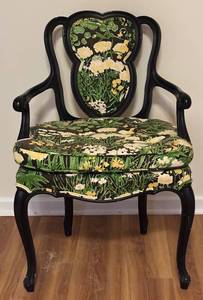 lot 127H image: LL - Vintage French Balloon Style Floral Upholstered Armchair