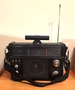 lot 43R image: O - Vintage Realistic SW-100 Multiband Radio with Strap