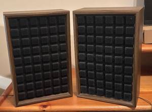 lot 46R image: O - Pair of Vintage Speakers Model 0651 and Vintage Soundesign Stereo Eight Track Tape Deck Model Model 4126