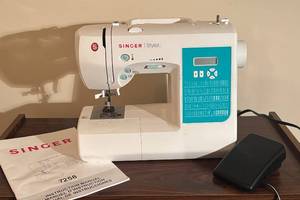 lot 53R image: O - Singer 7258 Stylist Sewing Machine