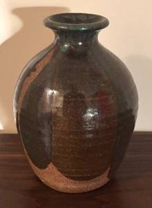 lot 85R image: O - Pretty Handmade Pottery Vase  Handcrafted Studio Pottery Vase