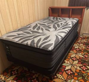 lot 89R image: BR1 - Vintage Oak Twin Bed Frame with Storage Headboard