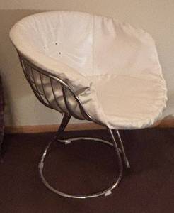 lot 99R image: BR2 - Vintage Gastone Rinaldi for Rima Pan Am White Leather and Chrome Chair
