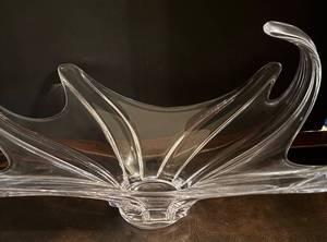 lot 110R image: MB - Large Crystal Art Glass Bowl with Sculpted Edges