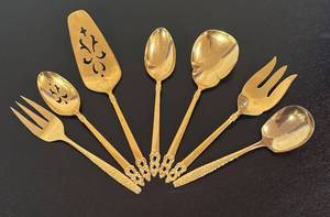 lot 159R image: K - Set of 7 Rogers Bros Golden Lifetime Serving Utensils