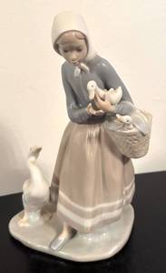 lot 202R image: K - Lladro Porcelain Girl with Ducks Figurine