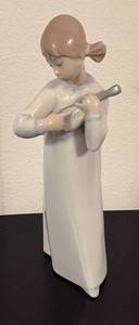 lot 251R image: K - Lladro Porcelain Girl with Mandolin Figurine