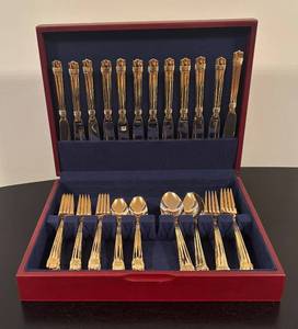 lot 253R image: LR - Vintage Hampton Silversmiths Gold Flatware Service for 12
