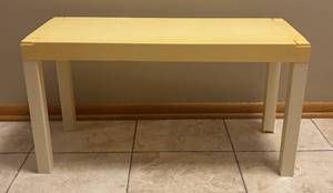 lot 314R image: BR2 - Vintage Plastic Table