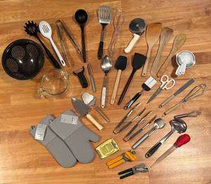 lot 352R image: LR - Large Kitchen Utensil and Gadget Collection Including Colander, Measuring Cups, Oven Mitts and More