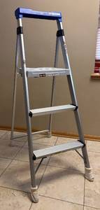 lot 362R image: K - Cosco 3-Step Aluminum Folding Step Ladder