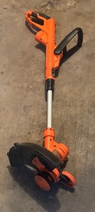 lot 394R image: G - Black & Decker 14-Inch Electric TrimmerEdger Model�GH900