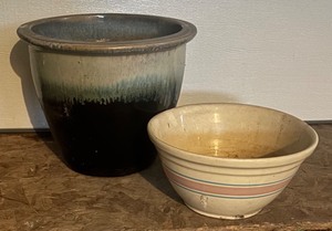 lot 398R image: G - Planter Pot and Vintage Mixing Bowl