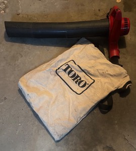 lot 400R image: G - Toro 700 Rake-O-Vac Leaf Blower and Vacuum with Bag